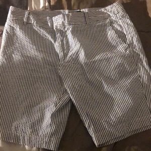 Shorts about to the knee length for women size 6